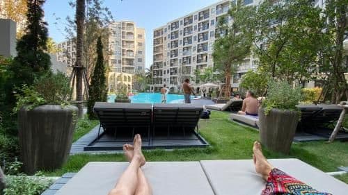 Apartment with Pool View