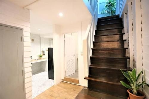 Thai private wood House in old town Bangkok0