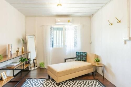 Thai private wood House in old town Bangkok2