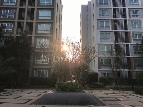 Apartment with Mountain View