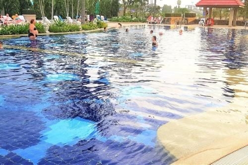 Jomtien Beach Condo with salt water pool - Condominiums for Rent in Muang Pattaya1