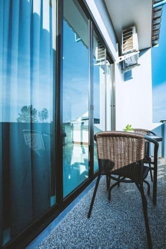 Apartment with Mountain View
