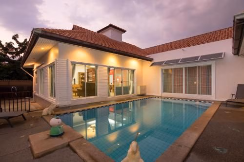 Villa Eden, 4 BR Luxury Pool & Garden, 10 min to Walking St.0