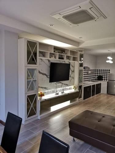 Apartment with Lake View