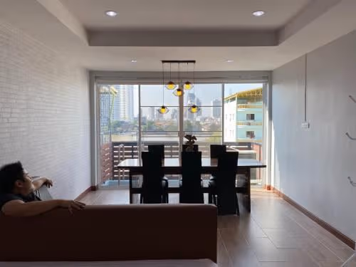 Apartment with Lake View