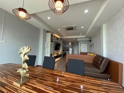 Apartment with Lake View