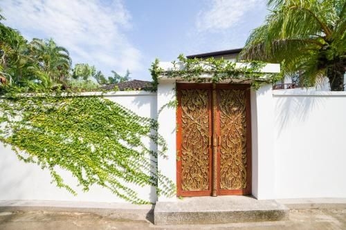 Surin Lake Villa3