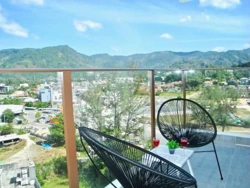 Apartment with Mountain View