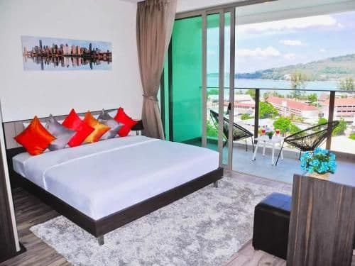 Apartment with Mountain View