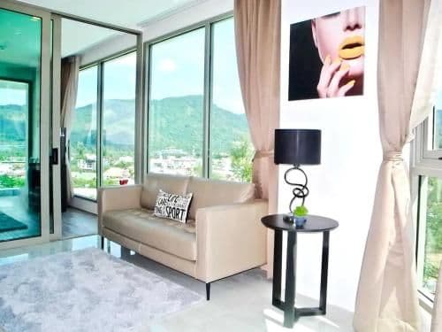 Apartment with Mountain View