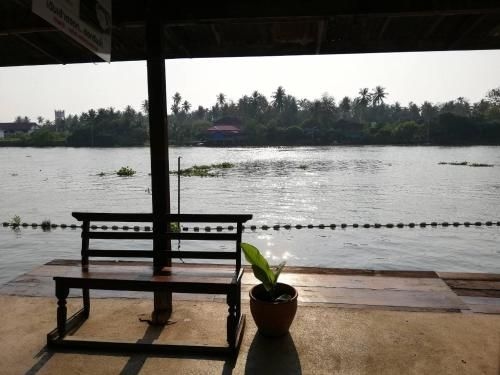 บางนกแขวกริเวอร์ไซด์ โฮมสเตย์ (Bang Nokkwak Riverside Homestay)0