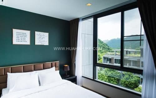Apartment with Mountain View