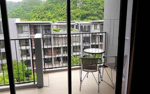 Apartment with Mountain View
