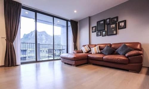 Apartment with Mountain View