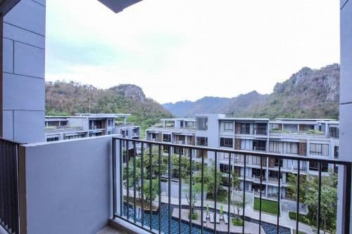 Apartment with Mountain View