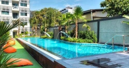 Apartment with Pool View