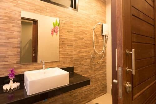 10-Bed Mixed Dormitory Room