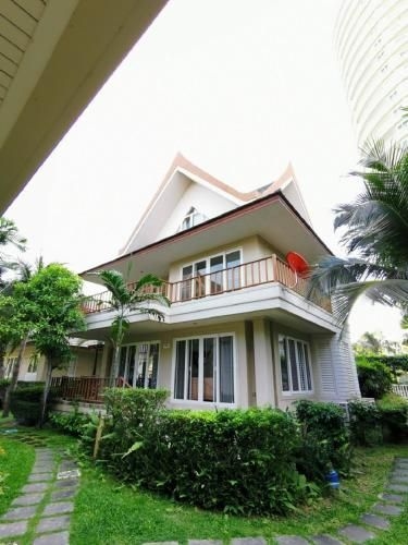 PEACEFUL Hideaway Beach House at Baan Talay Samran0