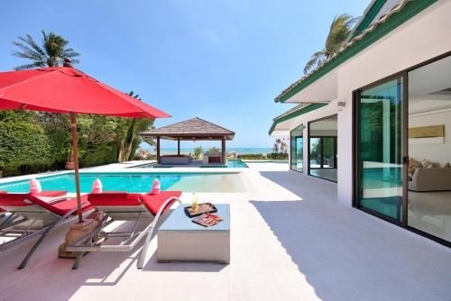 Beachfront Villa Baan Flora0