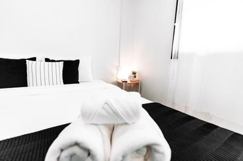 Charina House0