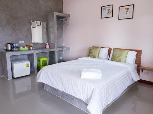 Deluxe Queen Room