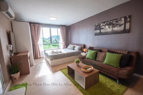 Apartment with Pool View