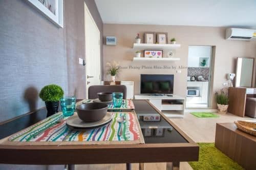 Apartment with Pool View