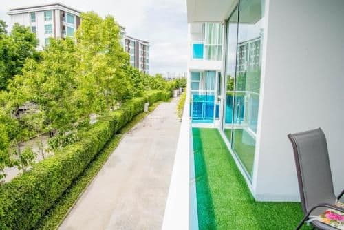 Apartment with Garden View