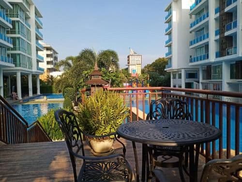 Apartment with Garden View