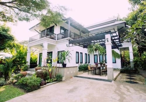Escape Homestay0