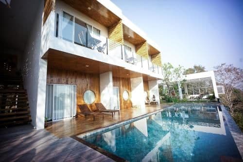 Queen Room with Pool View