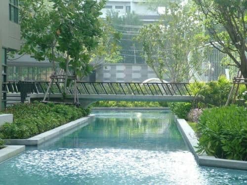 Apartment with Pool View
