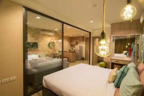 Apartment with Pool View