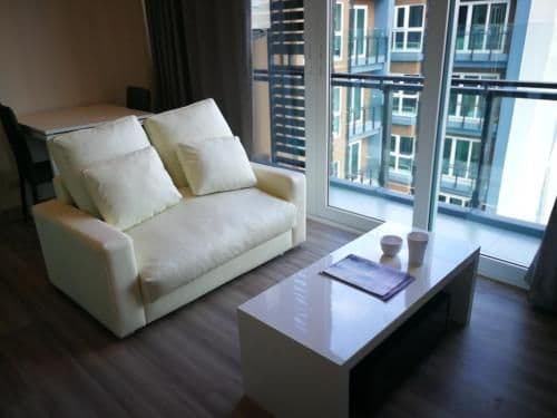 Apartment with Mountain View