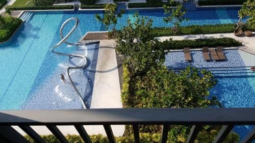 Apartment with Pool View