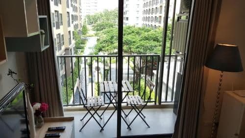 Apartment with Pool View