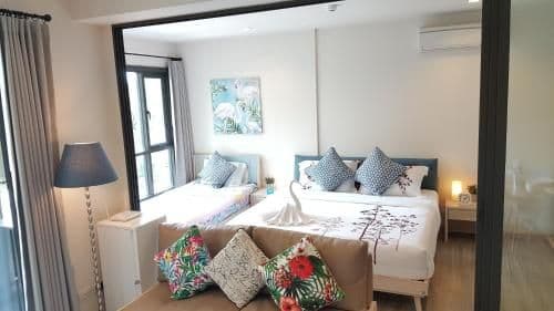 Apartment with Pool View