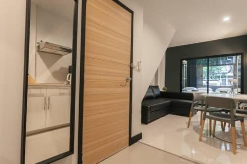 S2 Silom Large room 4-6 guests Full kitchen WIFI S2 Silom Large room 4-6 guests Full kitchen WIFI