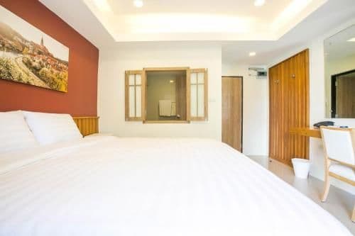 Deluxe King Room - Non-Smoking