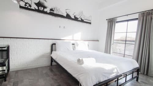 Deluxe Room (2 Adults + 1 Child)