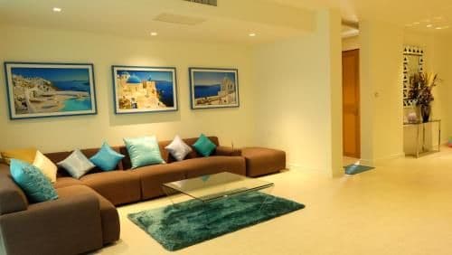 Apartment with Pool View