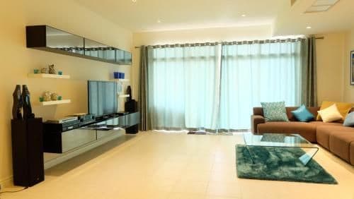 Apartment with Pool View