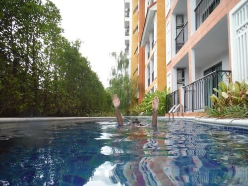 Apartment with Pool View