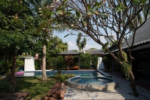 Super private space swimming pool villa Six Bedroom private nanny breakfast2