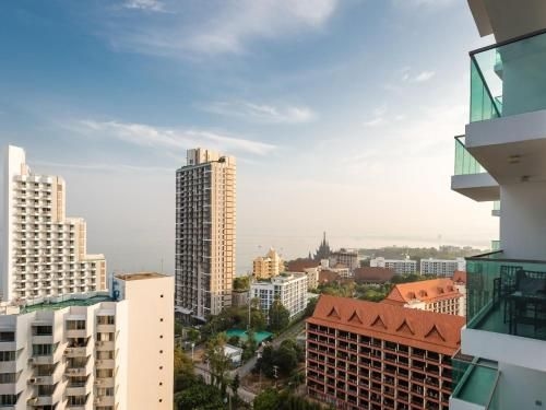 Wongamat Tower Apartments by GrandisVillas2