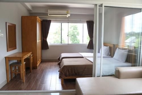 Grand Leo Condo0