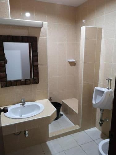 Apartment With Shared Bathroom