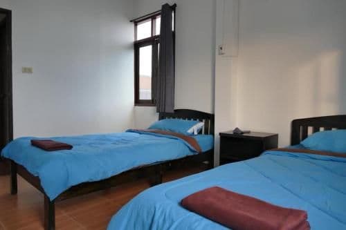 Apartment With Shared Bathroom