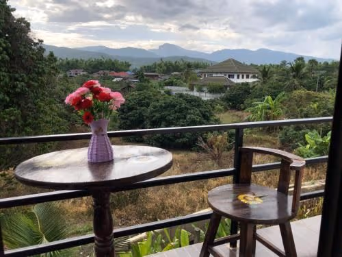 Apartment with Mountain View