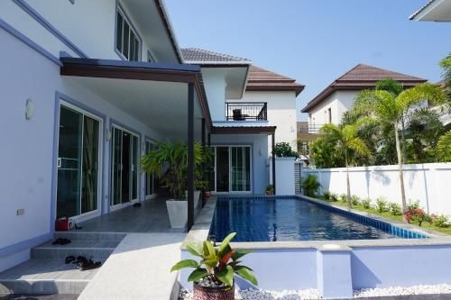 BLUEPORT Behind The Mall Apartment With Oversized Swimming Pool0